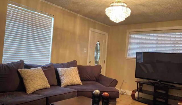 Wonderful 2-bedroom house with central AC in vibrant New Orleans in New Orleans