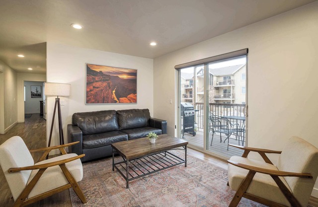 6H Spacious Moab RedCliff Condo, POOL & HOT TUB in Moab