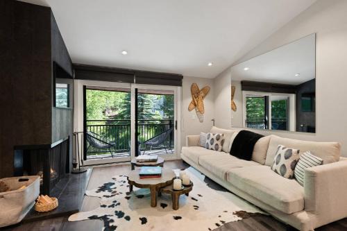 700 Monarch 302 in Aspen