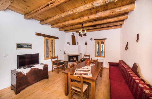 Aradena Traditional 