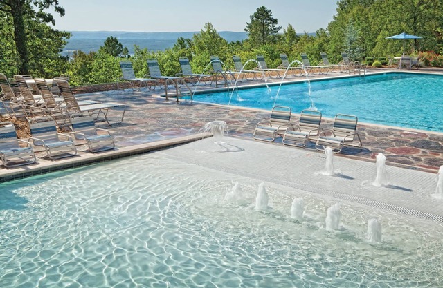 Club Wyndham Resort at Fairfield Bay, Arkansas, 2 Bedroom Deluxe Suite