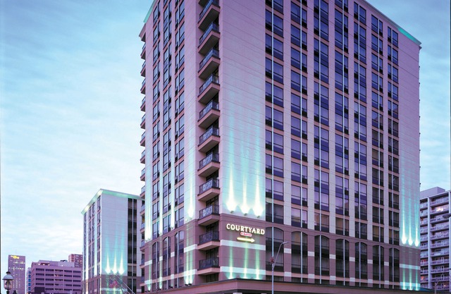 Courtyard by Marriott Downtown Toronto in Toronto