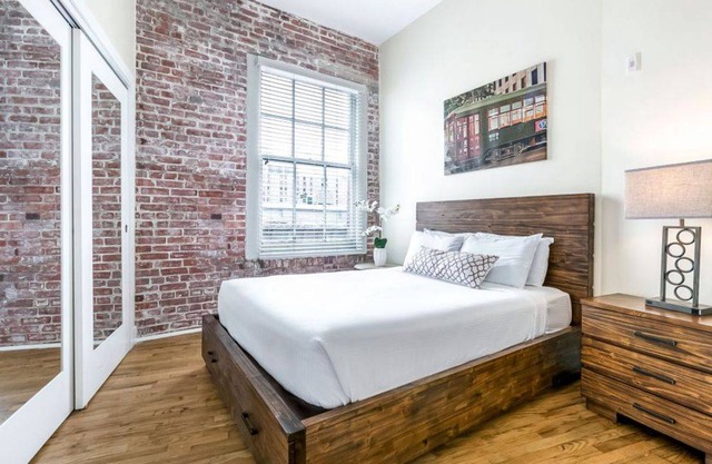 Hotel ∙ Gorgeous condo in Merchant Lofts by Hosteeva in Central Business District