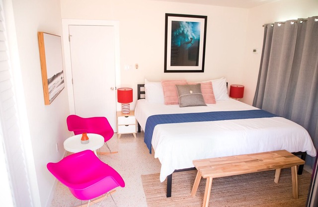 "Mini studio" steps away from Lido beach. in Sarasota