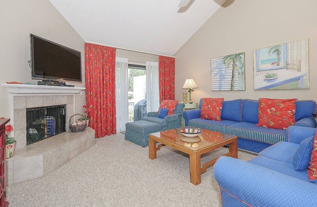 Single Story 3BR Townhome, 2 Minute Walk to Beach!