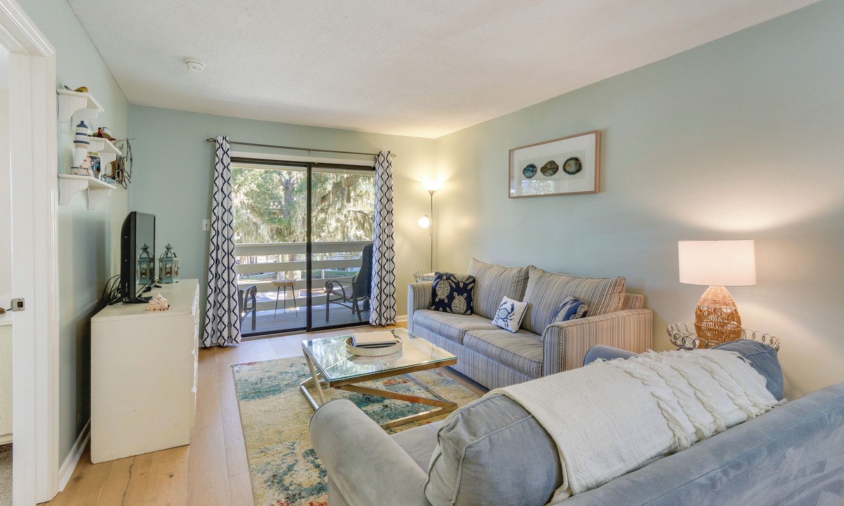 Folly Field Villa | Walk to Beach: Hilton Head Condo w/Pool Access