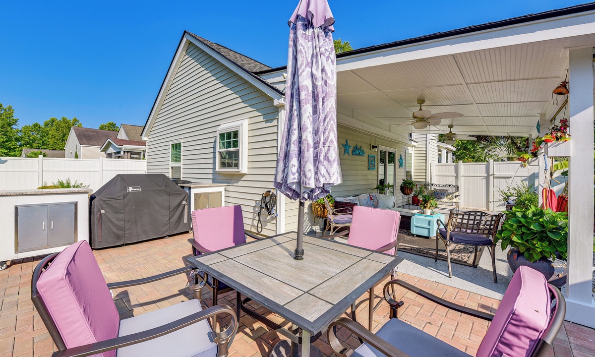 Bluffton Cottage | Bluffton Getaway w/Fenced Yard: 7 Mi to Beach!