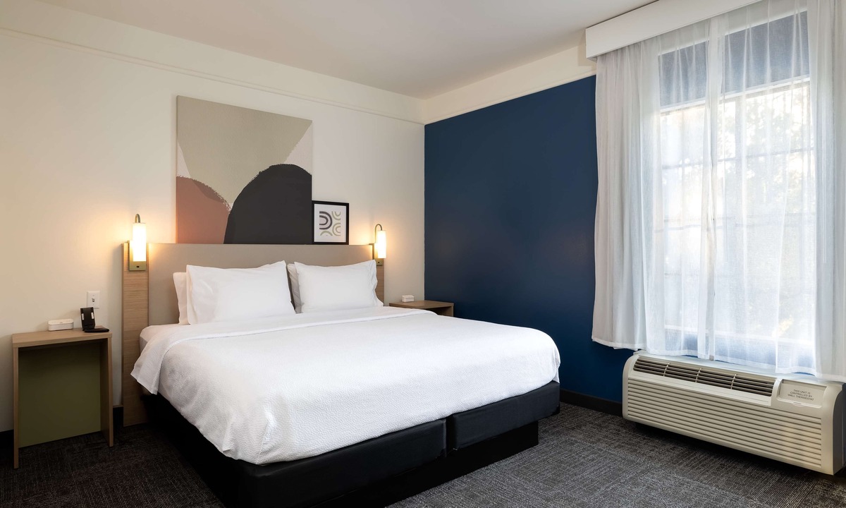 Eden Hotel | Spark by Hilton Savannah Airport