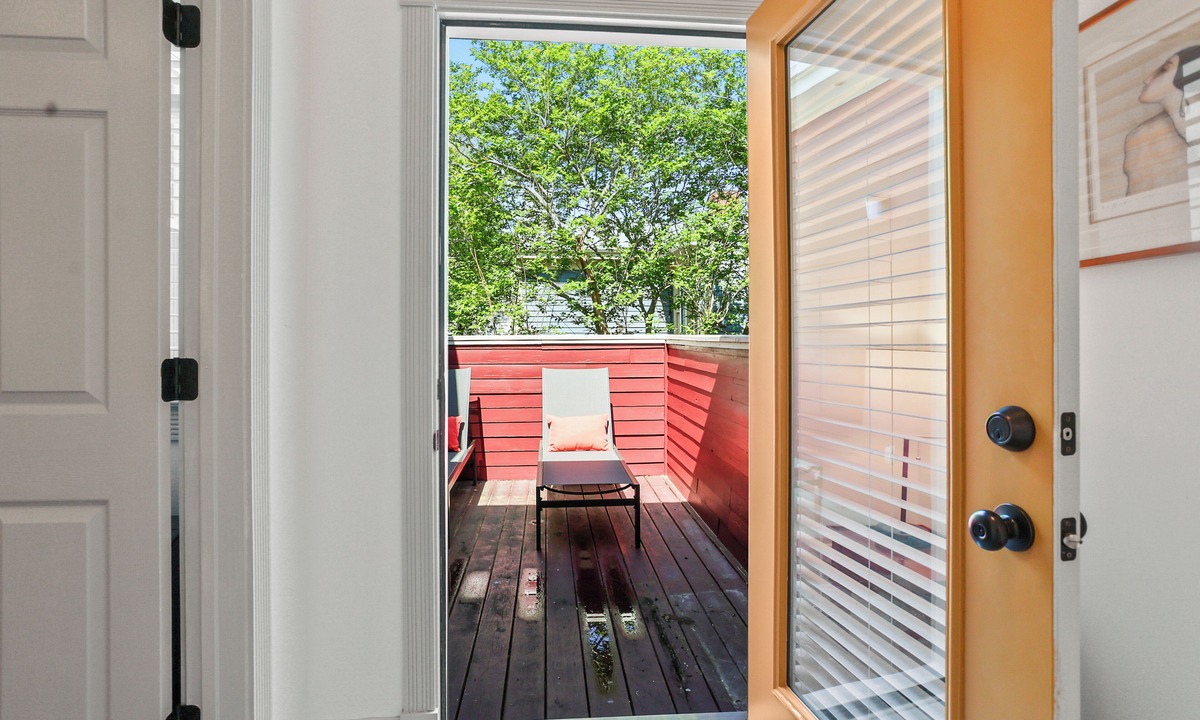 Beach Institute House | Quiet Historic Corner Home Near Downtown