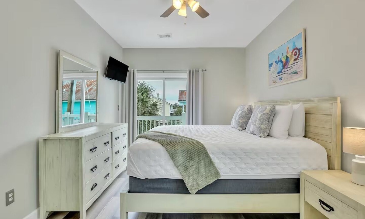 Tybee Island Apartment | Lovely Tybee Condo Close to Beach