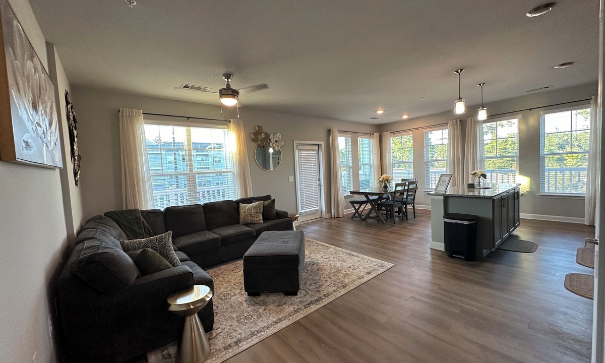 Summerville Apartment | Charming 2-bedroom apartment in delightful Summerville with WiFi, AC