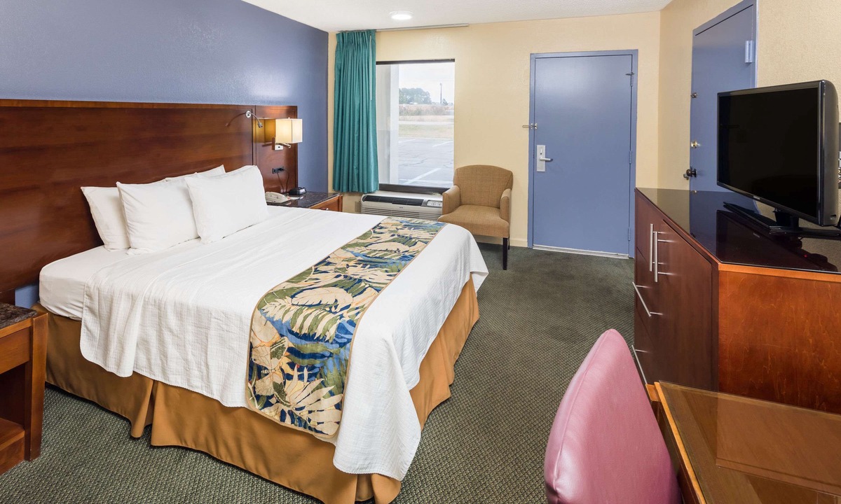Walterboro Hotel | Days Inn by Wyndham Walterboro
