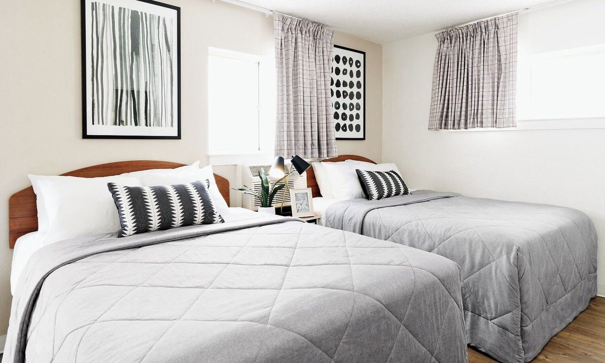 West Ashley Apartment | InTown Suites Extended Stay Charleston SC - West Ashley