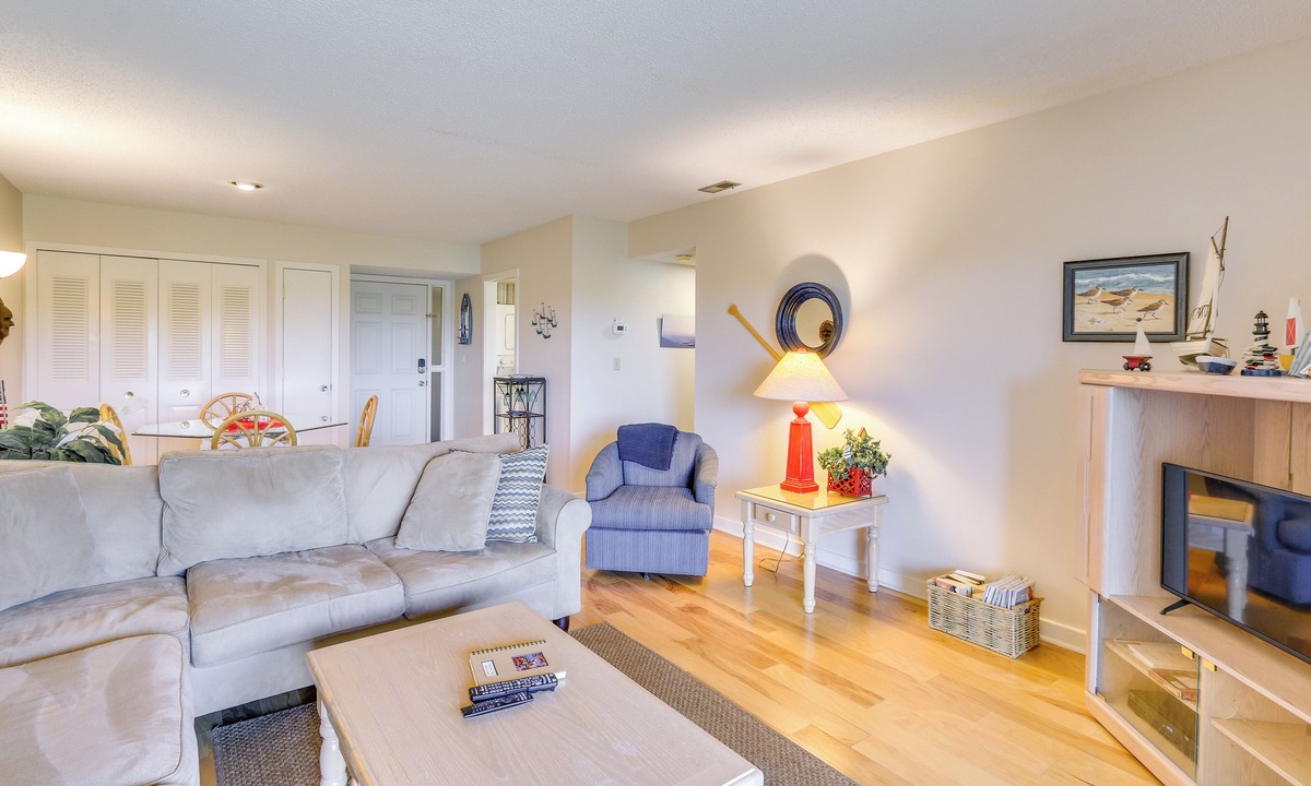 South Beach Condo | Coastal Sea Pines Escape: Walk to Beach!