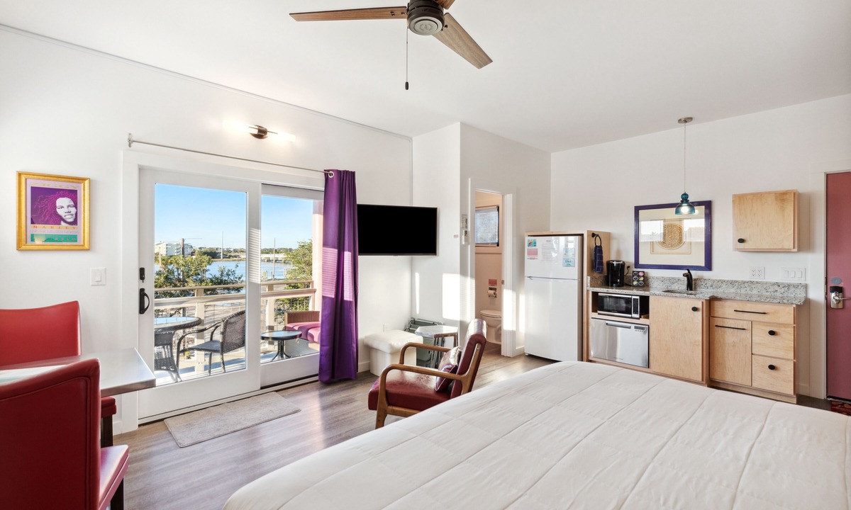 Folly Beach Hotel | Boutique Hotel Folly Room 10: King Studio with a deck - sunset views over Folly River