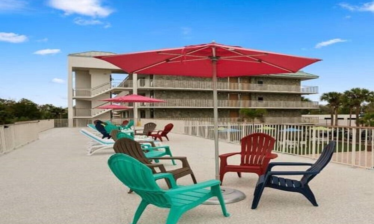Historic Downtown Kissimmee Hotel | Park Royal Orlando Suite Located in the Entertainment District