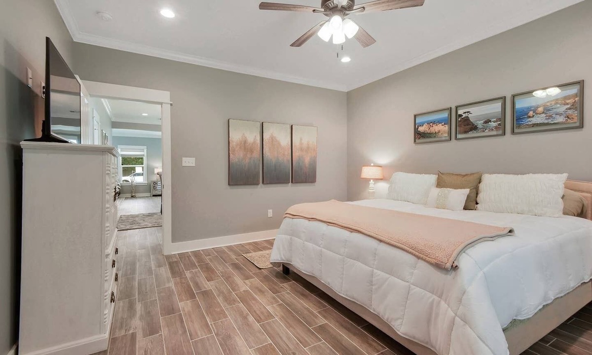 Gulfport House | Near Downtown & Beach/Luxury Linens/Chic Beach Cottage Retreat 5 Star Stay