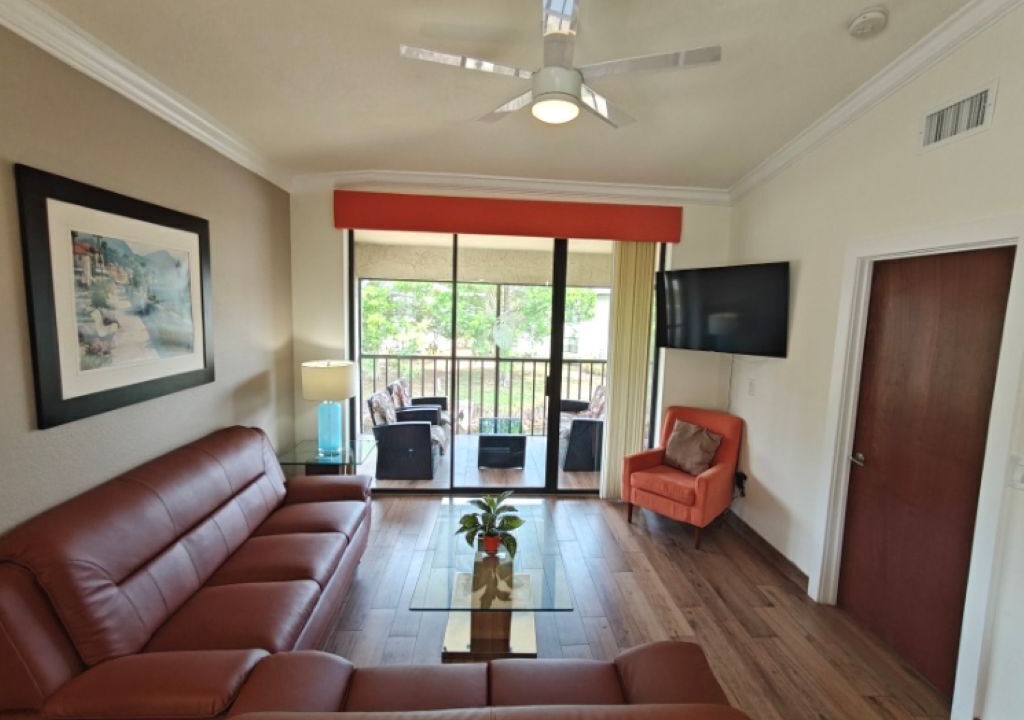 South Bradenton Condo | Stylish Lakefront Retreat Near IMG & Anna Maria Island w/Two Pools and Hot Tubs