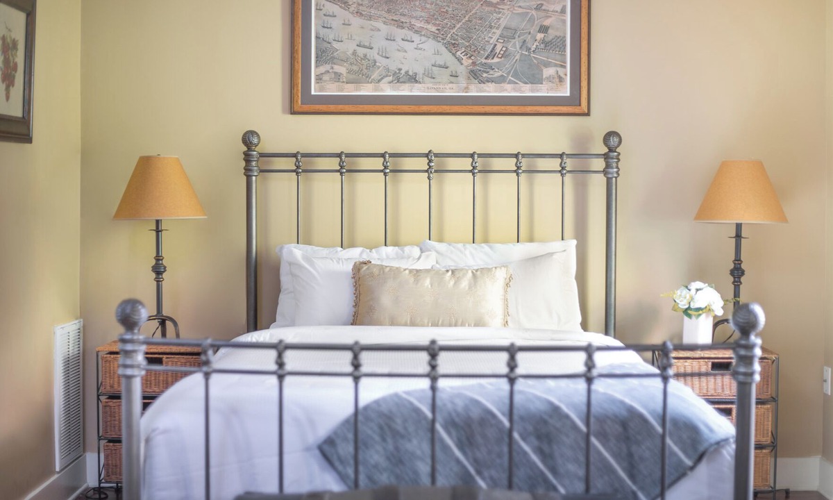 Historic District - North Apartment | Intimate Studio Hideaway Perfect for Couples by Lucky Savannah