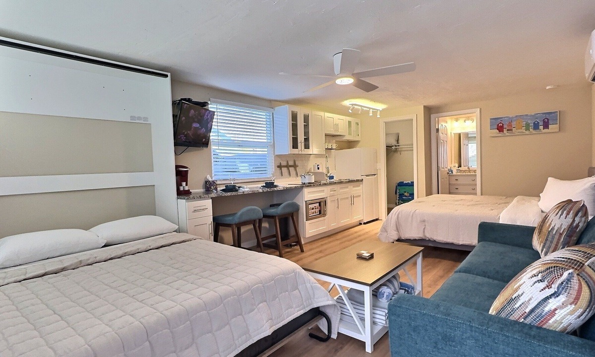 Siesta Key Apartment | Studio Retreat Across the Street from Beautiful Siesta Key Beach