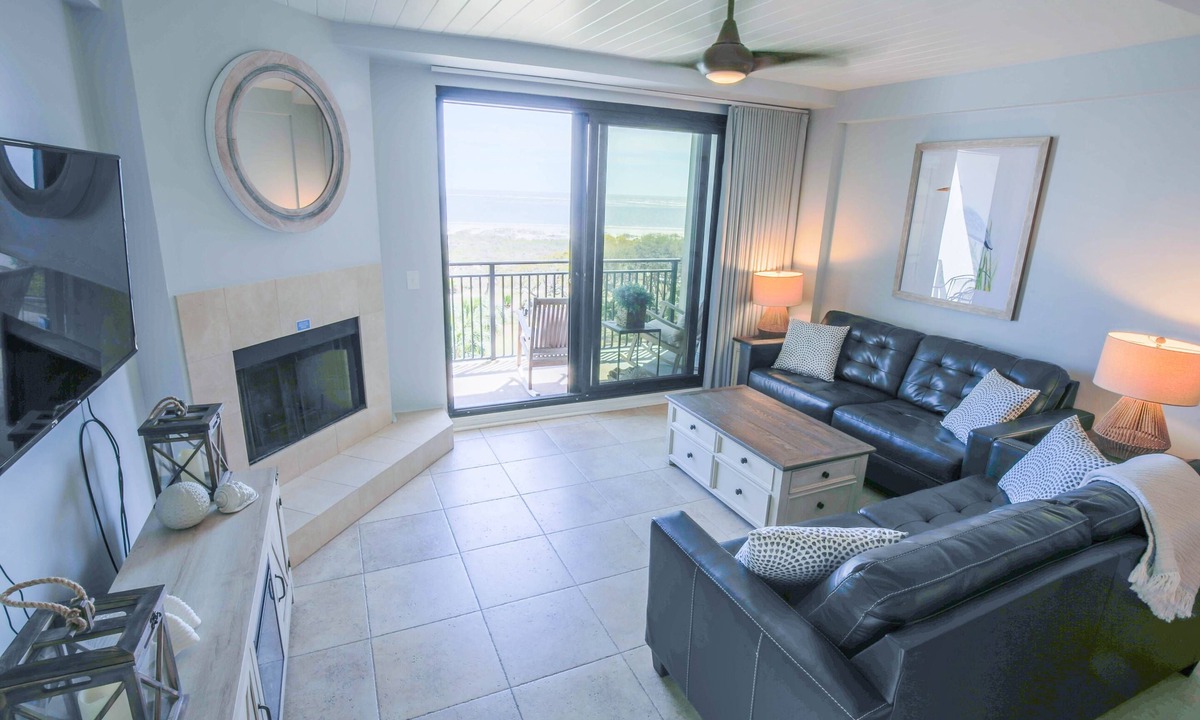 Isle of Palms Condo | Renovated Penthouse with Ocean Views, Community Pool, Kid Pool, Beach Access & Roof Deck