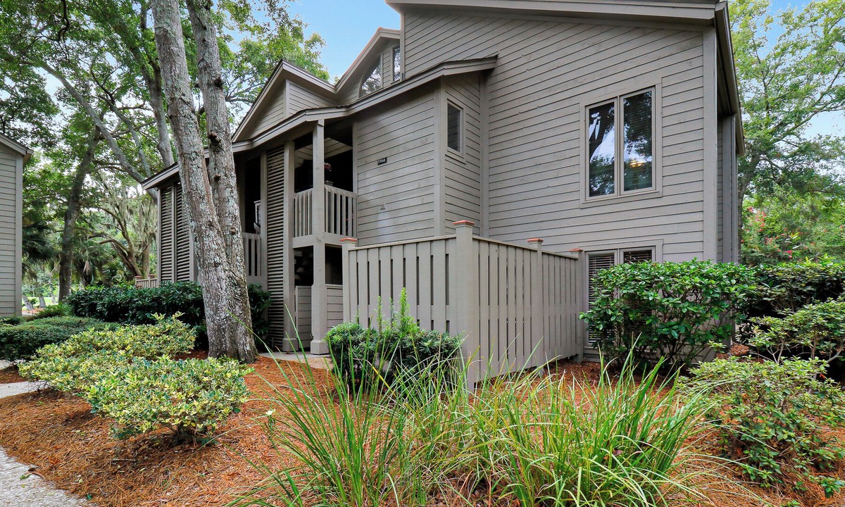 Palmetto Dunes Condo | 5 Star Resort New king adjustable mattress, beautiful pool enclosed courtyard