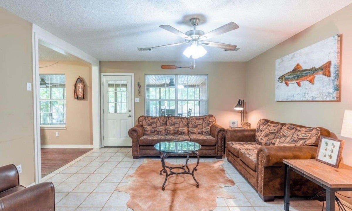 Pangburn Cabin | Beautiful 4-bedroom cabin on the Little Red River with private dock - sleeps 12!