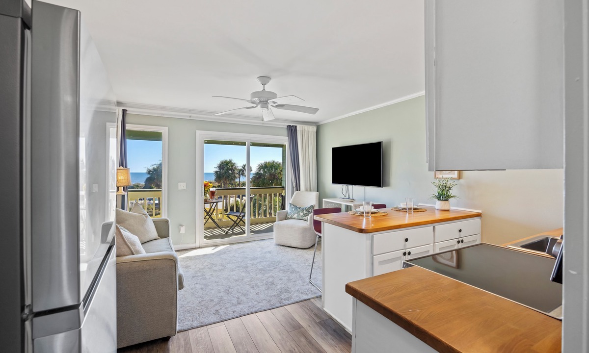Isle of Palms Condo | Oceanfront Sea Cabin on the Front Beach of Isle of Palms