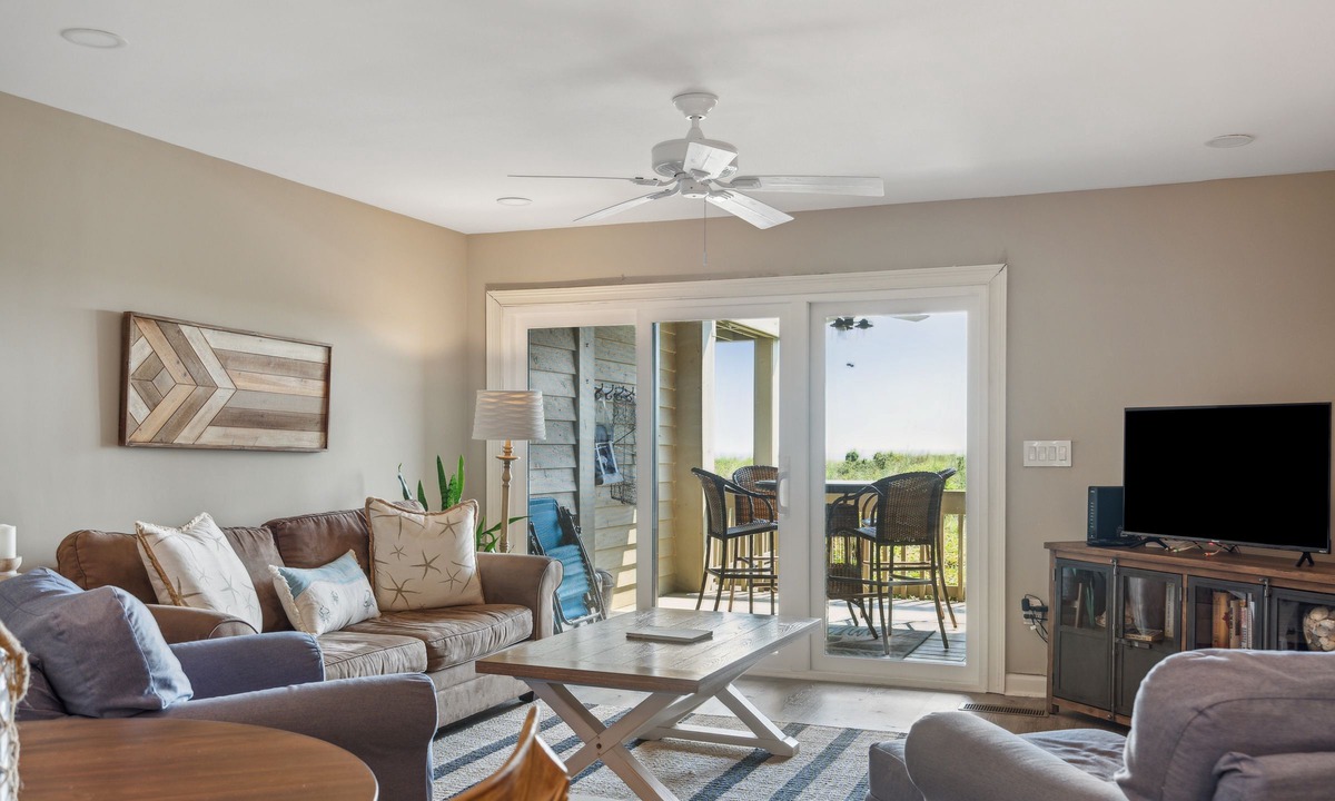 Seabrook Island Condo | Quaint Oceanfront, Pets ok, Pools, Golf, Amenity card! 1389 Pelican Watch