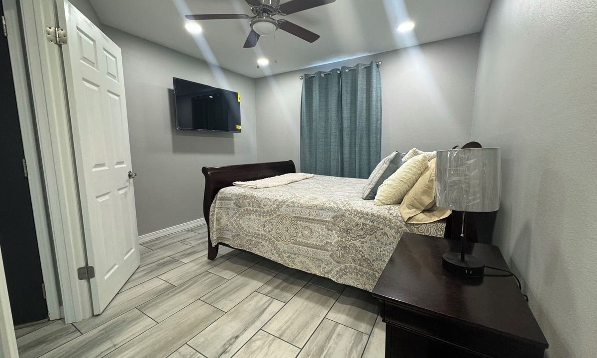 Claiborne Apartment | Cozy atmosphere 5 minutes to Sports complex, Expo center and downtown.