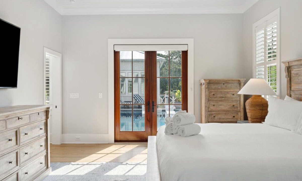 Isle of Palms Apartment | The Villa Pairidaeza - New Build With Pool