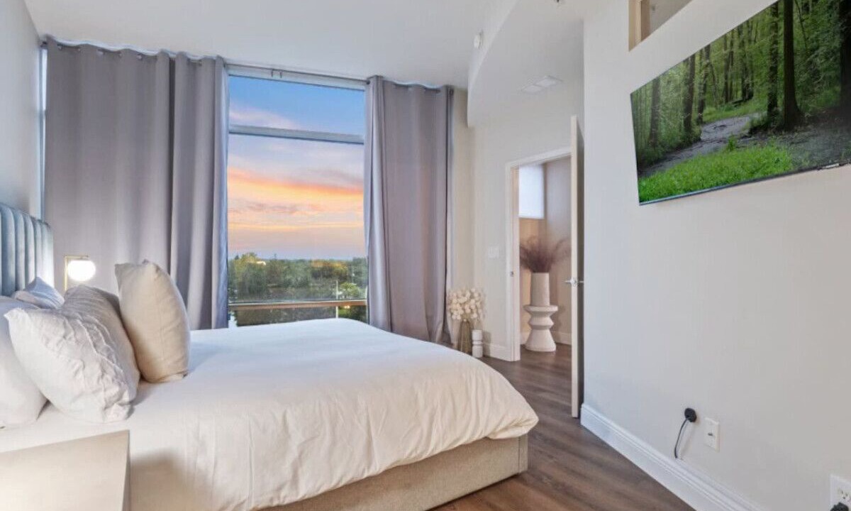 South Eola Apartment | Spacious 4 bd/2bath 2100 sq ft Downtown Condo