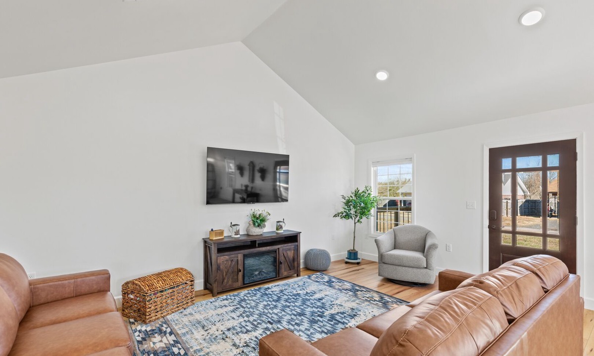 Mena House | BLUEBERRY COTTAGE is located in Mena. WIFI, remodeled , Lockable bike storage !