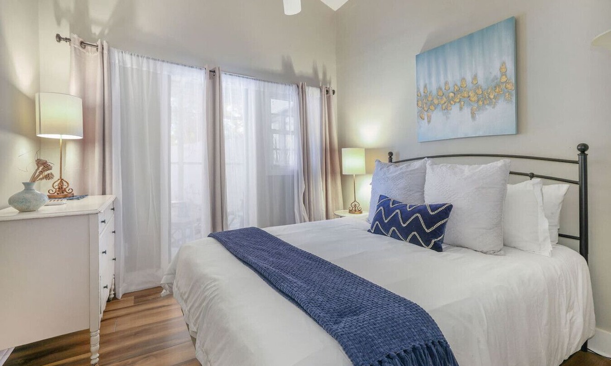 Mount Pleasant Apartment | Cozy 2br/1ba Shem Creek Hideaway!