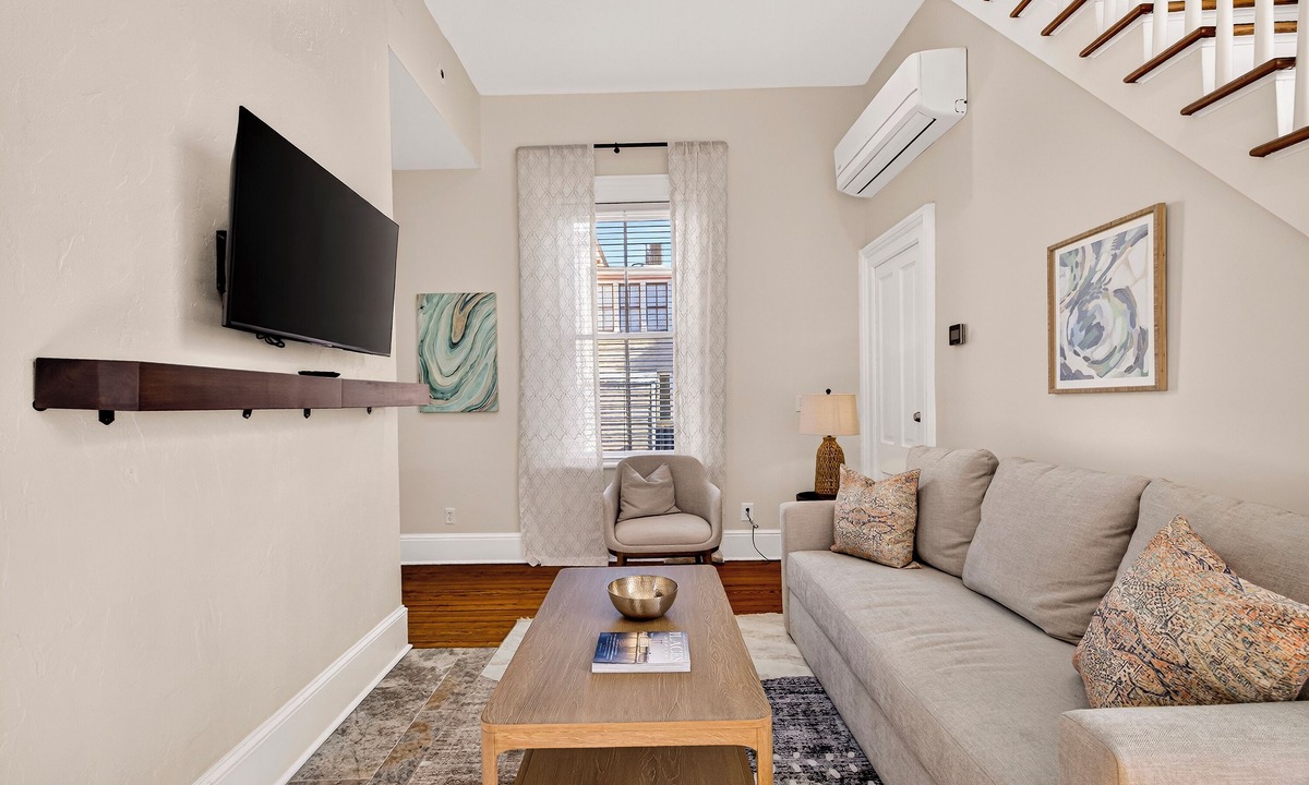Savannah Victorian District Apartment | The Squares of Savannah: Bright and Cheery Two-Story Digs by Lucky Savannah