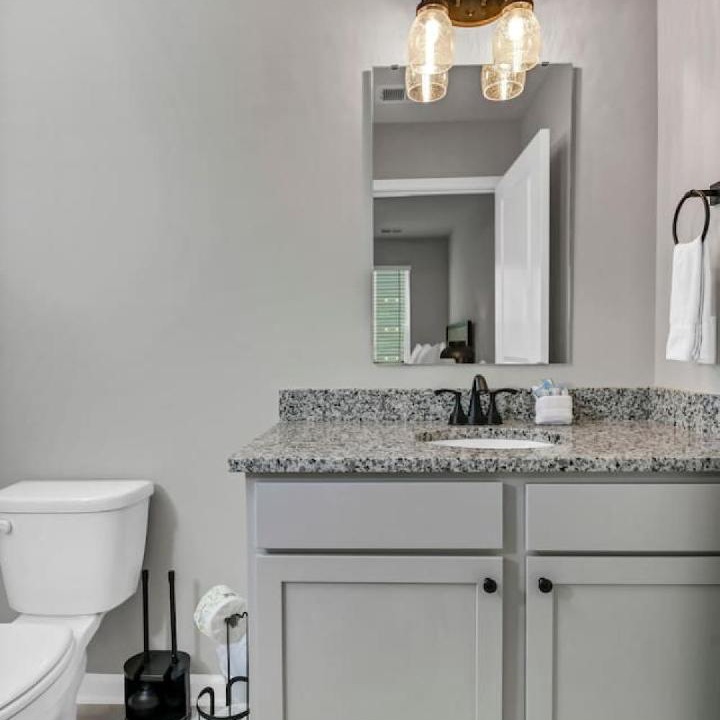 Columbia House | Hampton Cottage - DT COLA