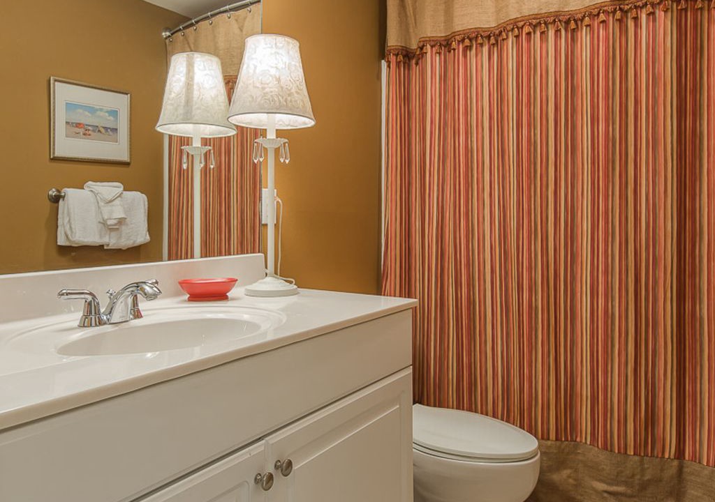 Photo of Bathroom in Orange Beach East