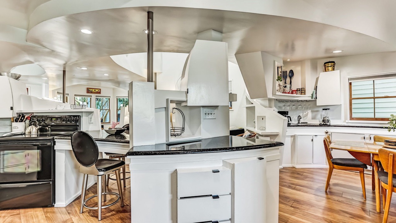 Photo of Kitchen in Savannah Victorian District