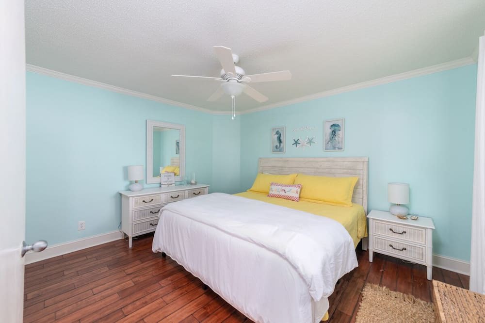 Photo of Bedroom in Oceanmarsh Subdivision