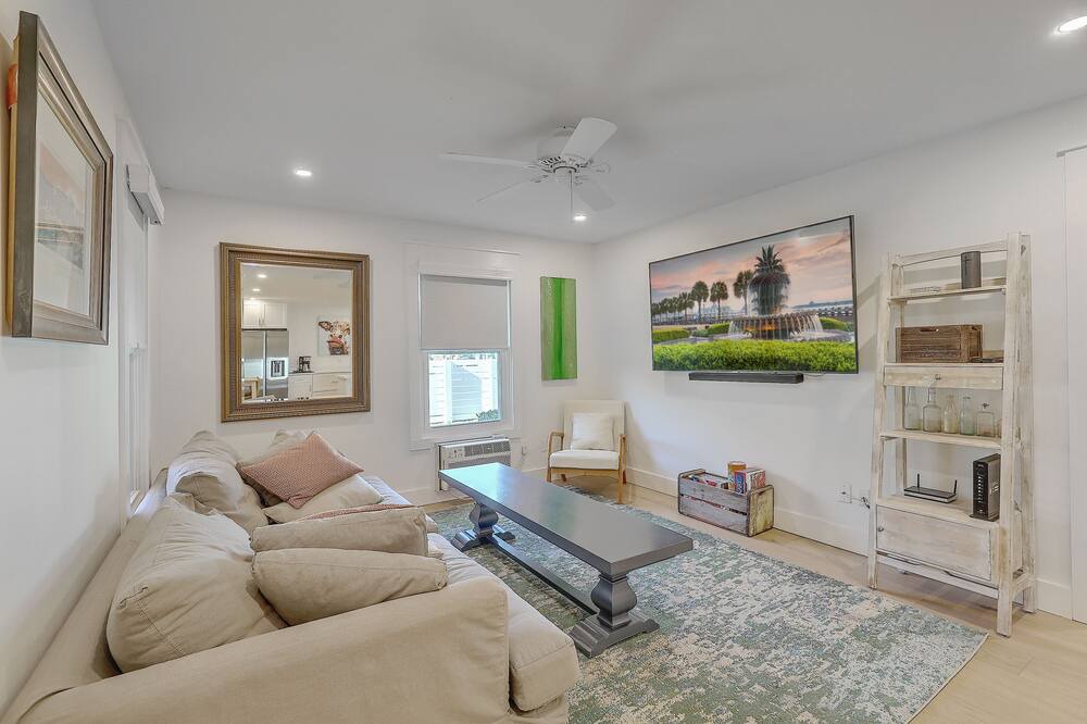 Photo of Livingroom in Sullivan's Island