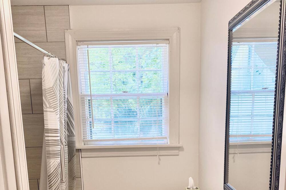 Photo of Bathroom in Summerville Historic District