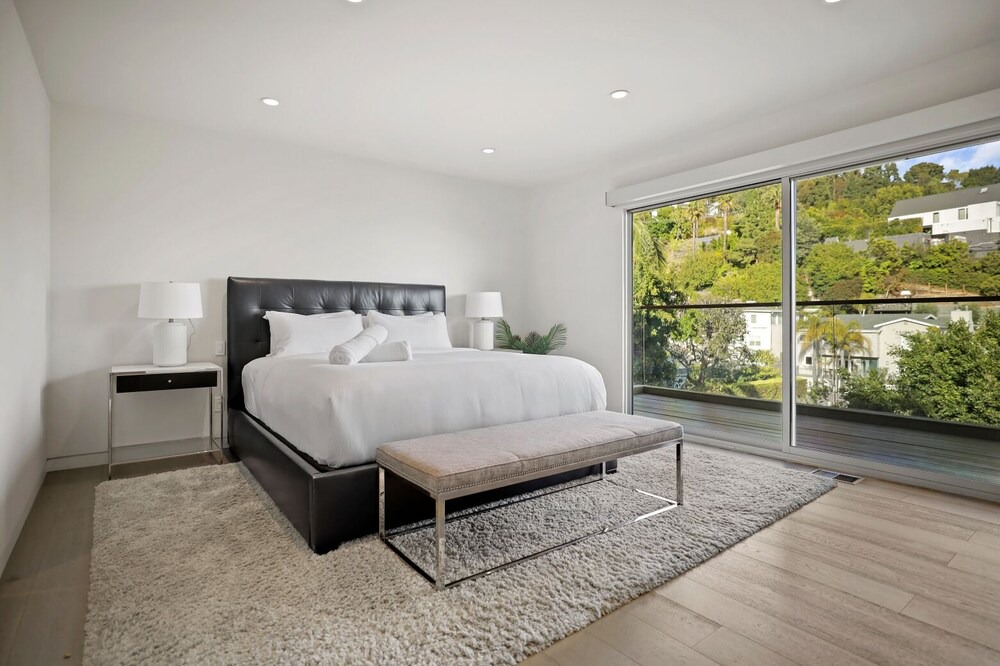 Photo of Others in Hollywood Hills West