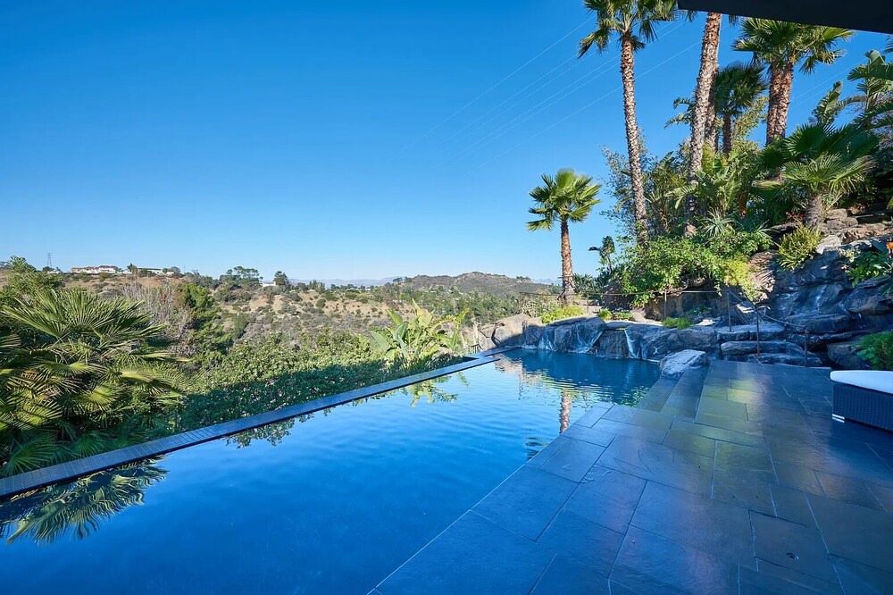 Photo of Others in Hollywood Hills West