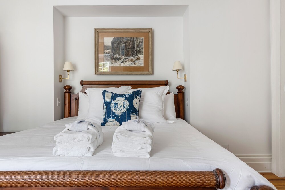 Photo of Bedroom in South of Broad