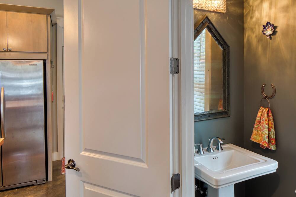 Photo of Bathroom in Old West Broad Neighborhood