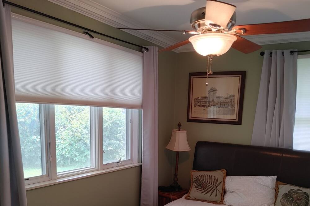 Photo of Bedroom in Whitemarsh Island