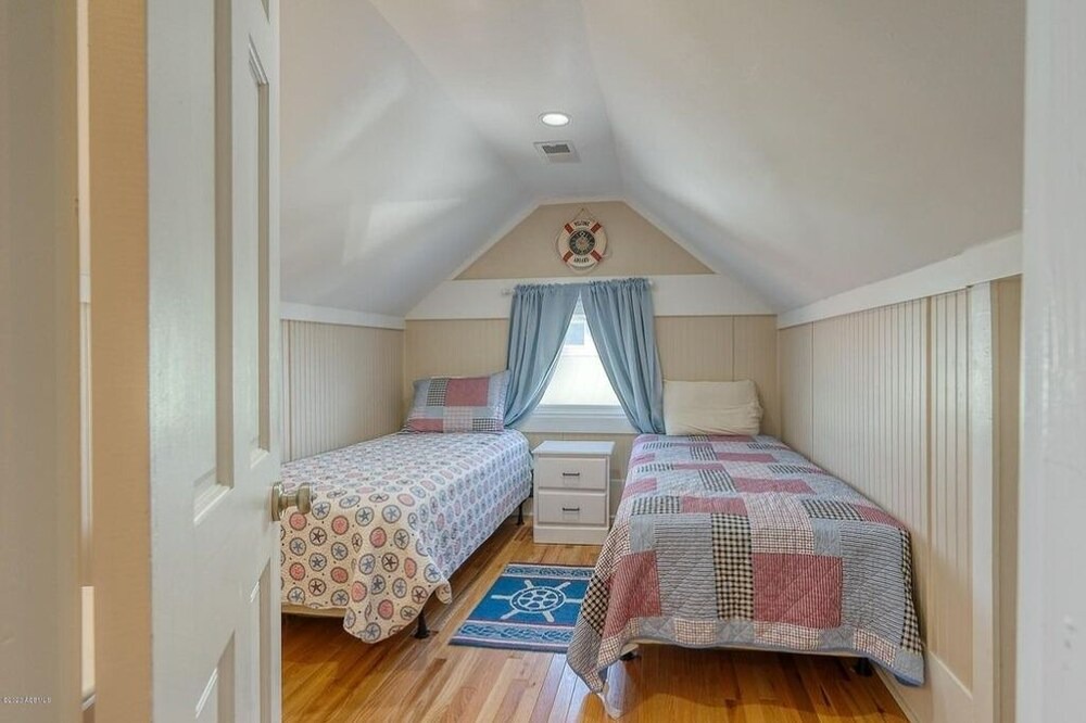 Photo of Bedroom in Oceanmarsh Subdivision