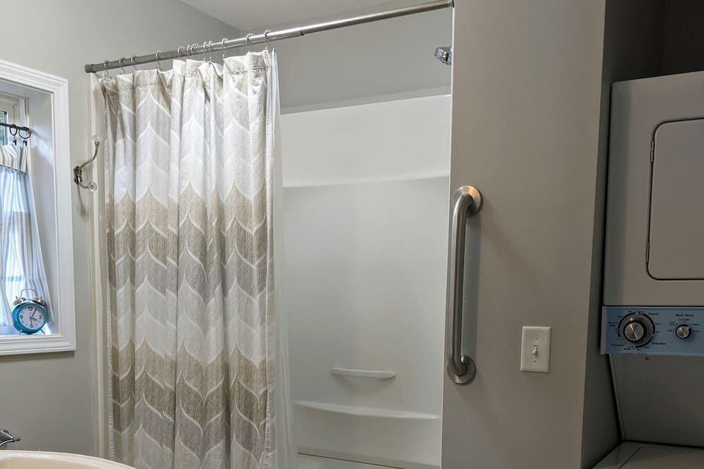 Photo of Bathroom in Eden