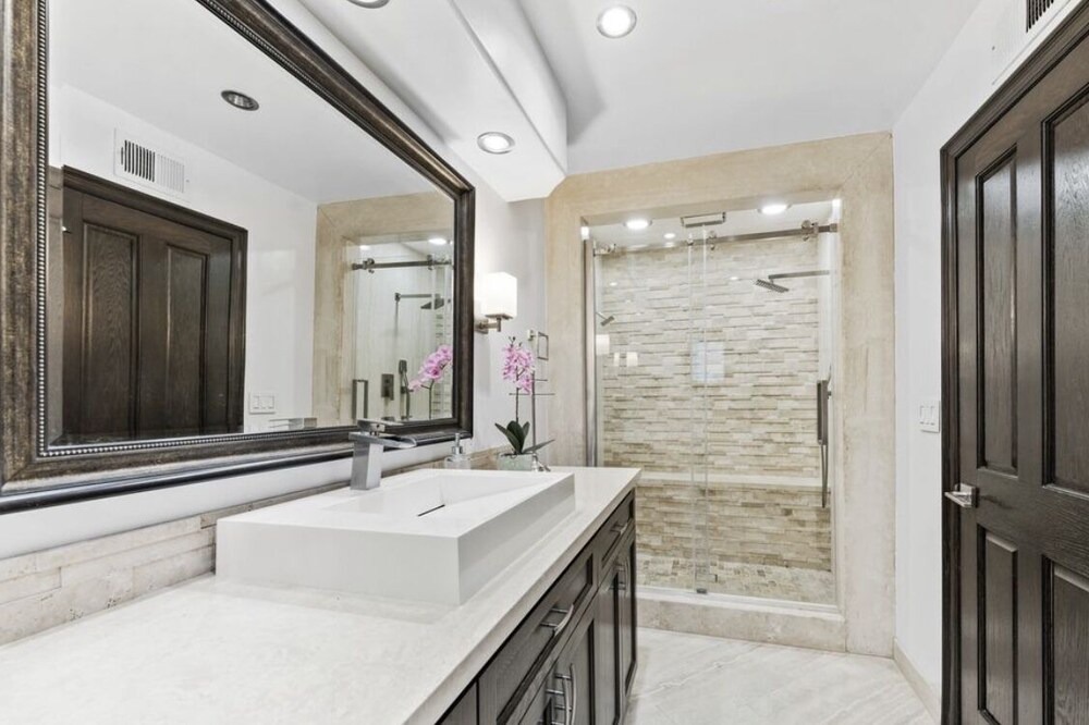 Photo of Bathroom in Beverly Glen
