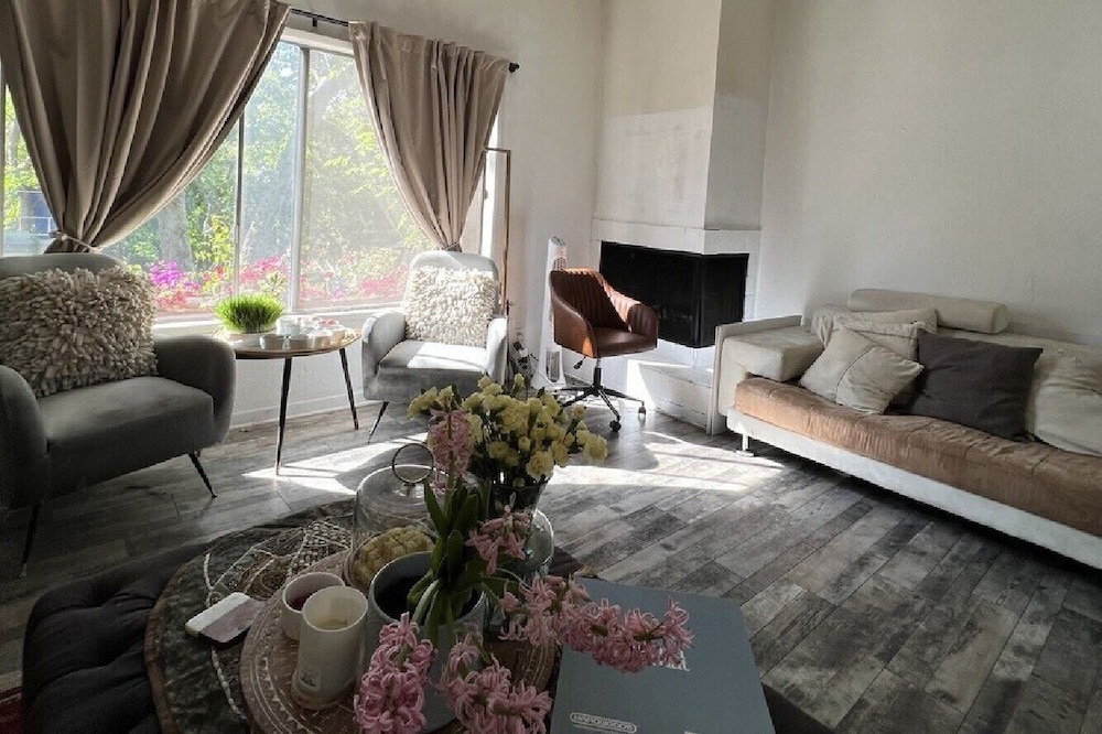 Photo of Bedroom in Beverly Glen